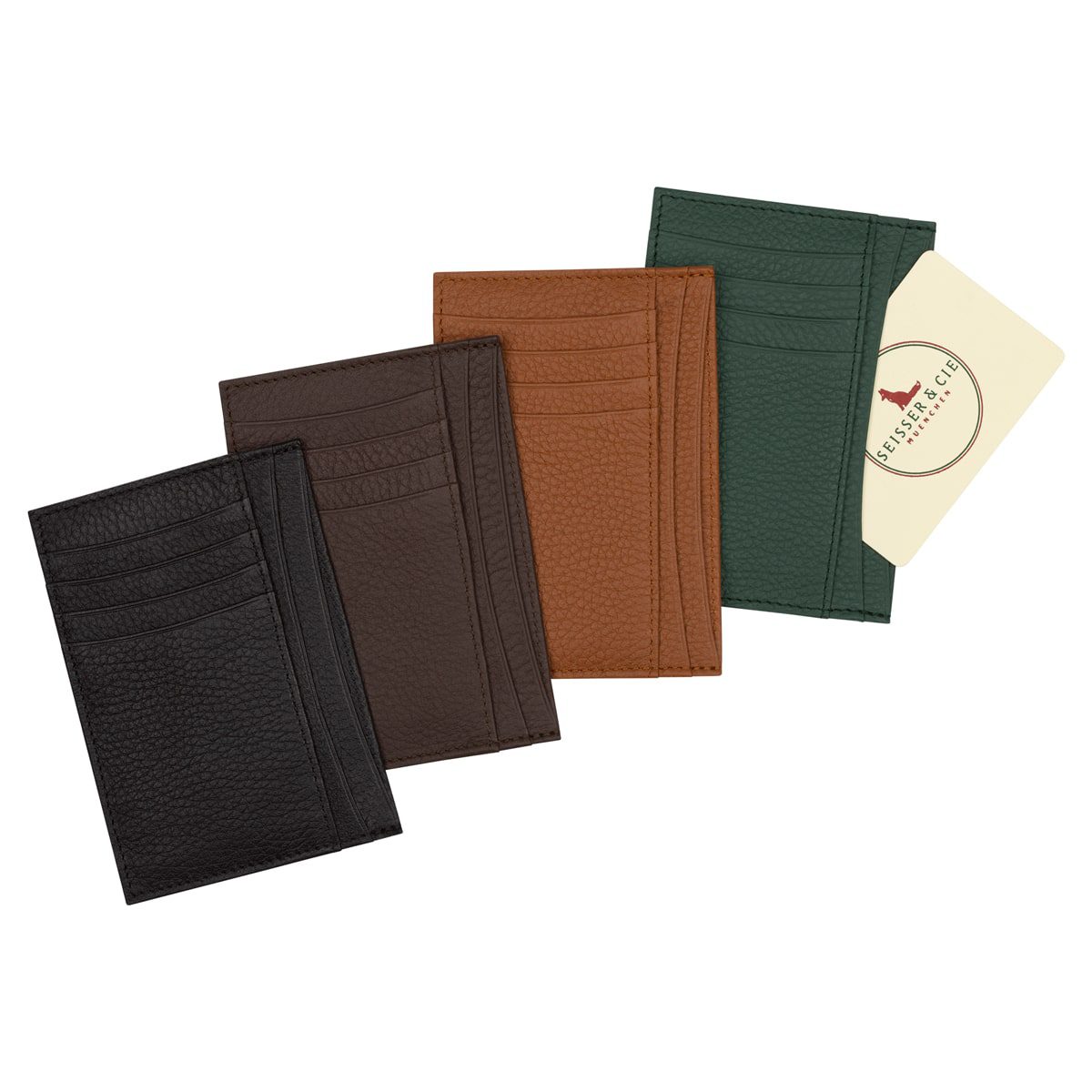 Das Karten-Etui für 8 Karten (Cognac) wird neben Kartenhaltern in Schwarz, Dunkelbraun und Grün präsentiert. Der grüne Halter enthält eine cremefarbene Karte mit rotem Vogellogo und Text.