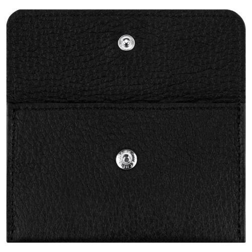 Das Mini-Etui mit Druckknopf (Schwarz) ist ein schwarzes Lederportemonnaie mit strukturierter Oberfläche, das mit einer silbernen Druckknopfklappe geöffnet wird. Das Innere ist schlicht und ungefüttert und bietet ein einziges Fach für das Wesentliche.