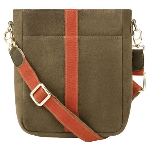 Die Beutel- und Umhängetasche "Urban Hunter" ist eine rechteckige Umhängetasche aus Vintage-Hirschveloursleder (braun-oliv-grau) mit einer Vordertasche, goldener Hardware und einem verstellbaren Riemen.